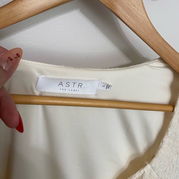 Astr the Label Cream Fitted Tie Front Blouse - Picture 5 of 6